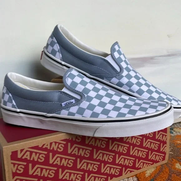 Vans Men’s Classic Slip-On
Color Theory Checkerboard
VN000BVZDSB
Sneakers - Picture 6 of 16